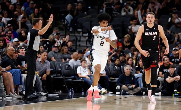 趣策略 这成熟度真是新秀？马刺榜眼郎开季至今的稳定性也太惊人了？